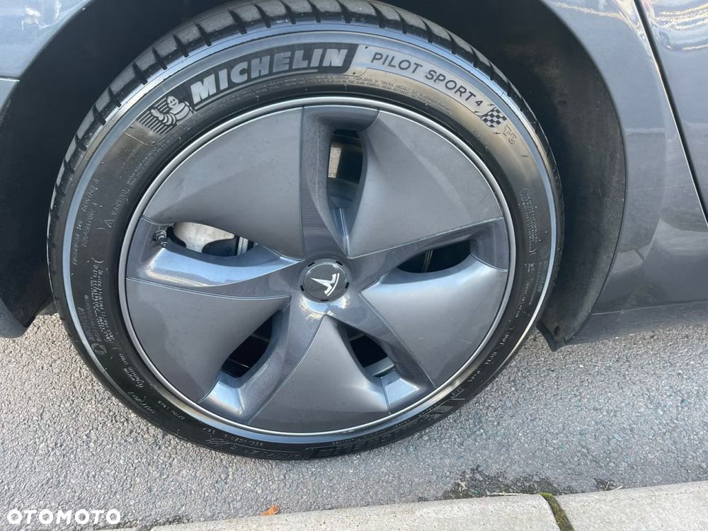 Tesla Model 3 Langstreckenbatterie Allradantrieb Dual Motor - 16