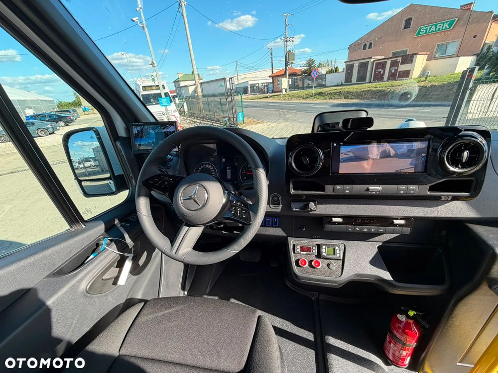 Mercedes-Benz Sprinter 517 - 18