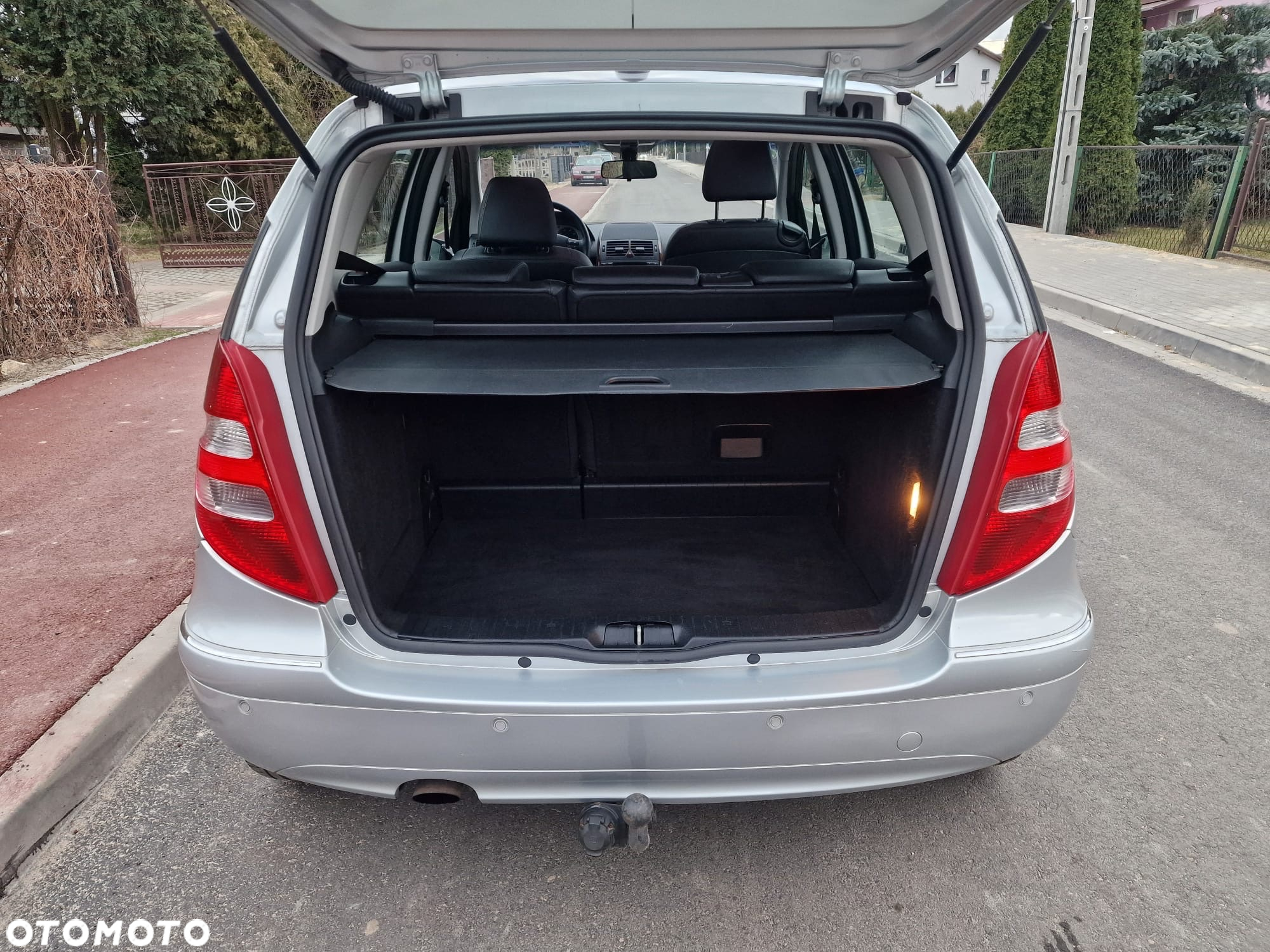 Mercedes-Benz Klasa A 180 BlueEFFICIENCY Elegance Special Edition - 4