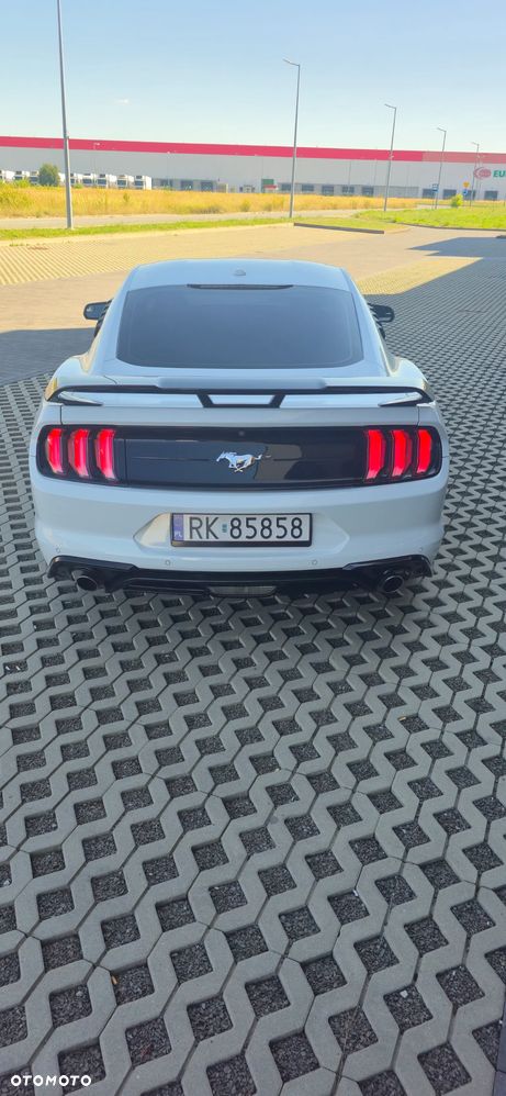 Ford Mustang - 7