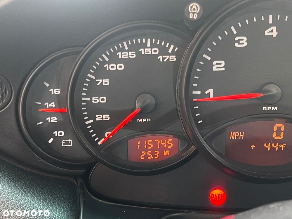 Porsche 911 Carrera 4 Cabrio - 19