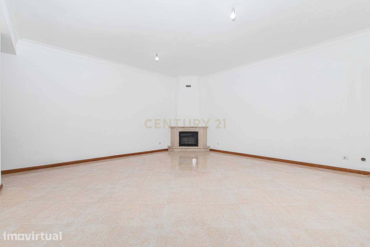 Apartamento T3 de 135 m² com Box para 2 Carros, Elevador e Arrecadação - Grande imagem: 2/24