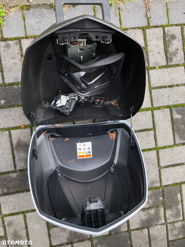 Honda SH 125 300 kufer  tył uszkodzony kuferek - 7