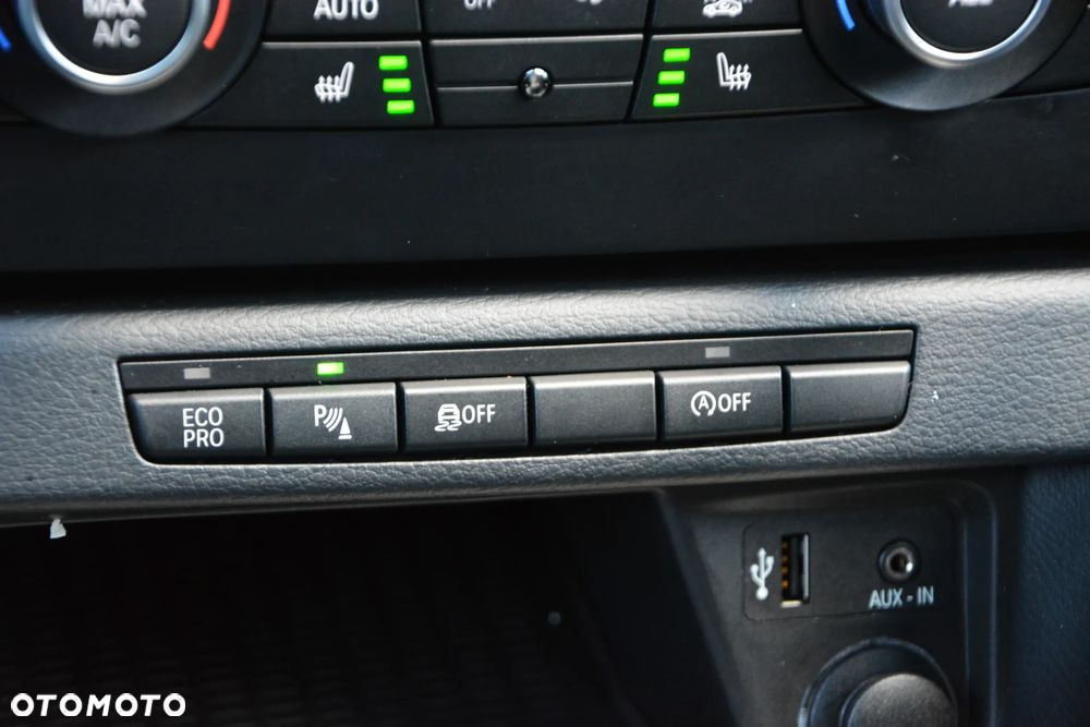 BMW X1 sDrive18d xLine - 38