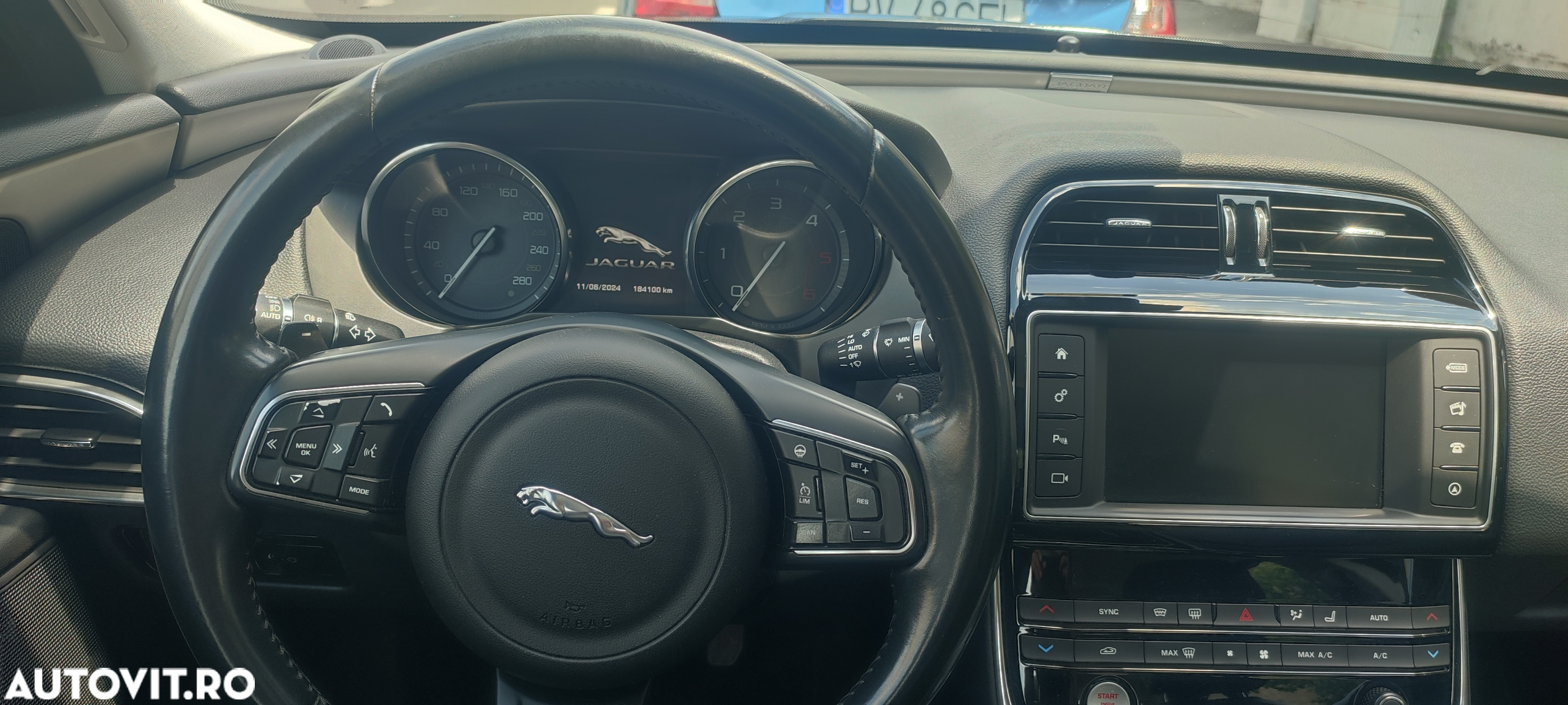 Jaguar XE 2.0 Prestige - 7