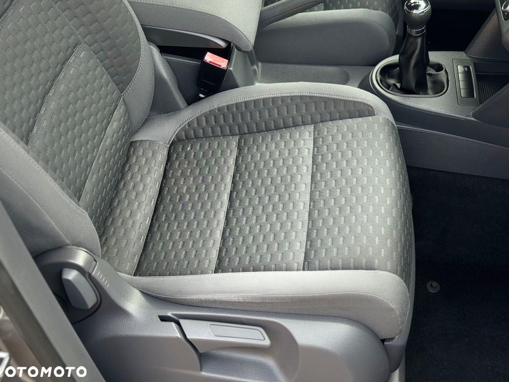 Volkswagen Touran - 16