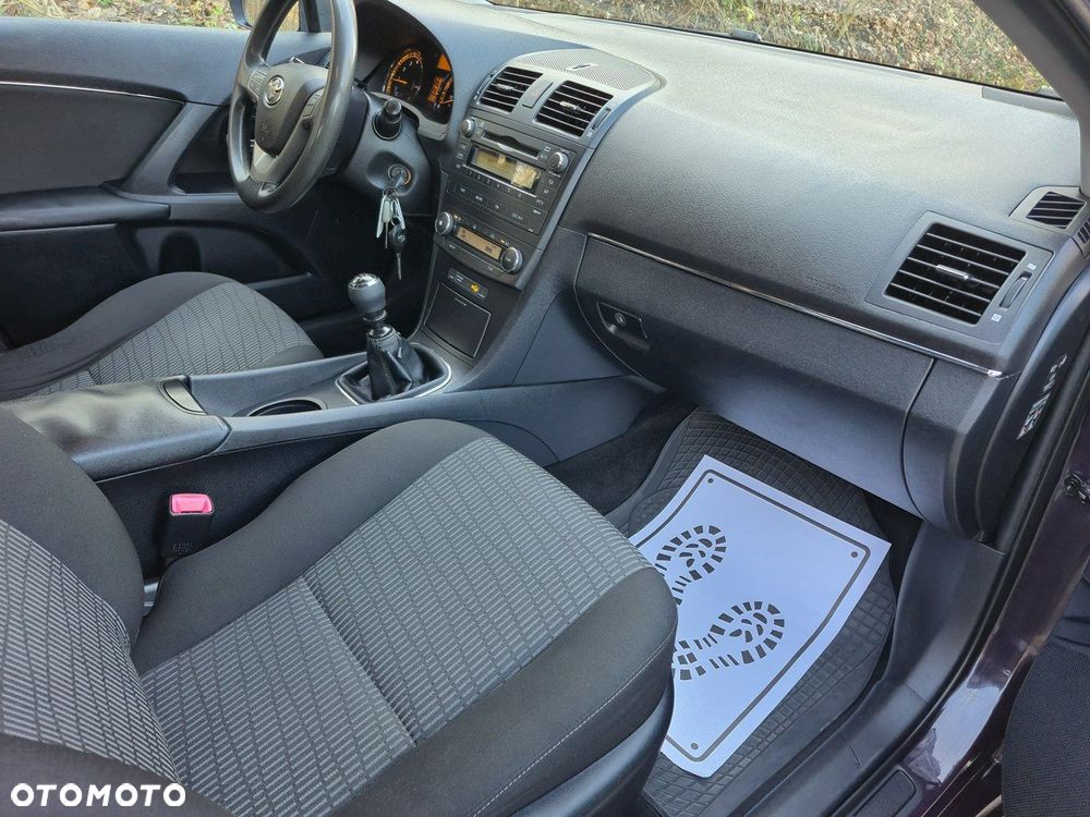 Toyota Avensis - 10