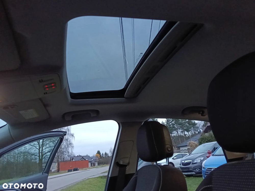 Opel Astra 1.6 NAVI - 19