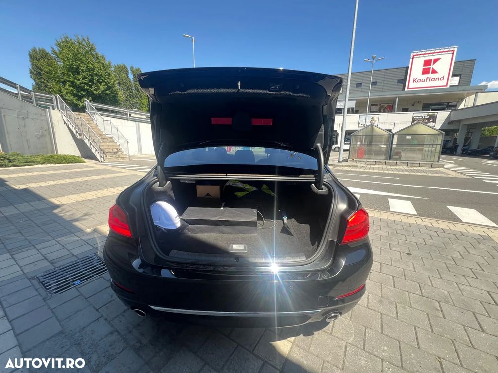 BMW Seria 5 530e Aut. Luxury Line - 24
