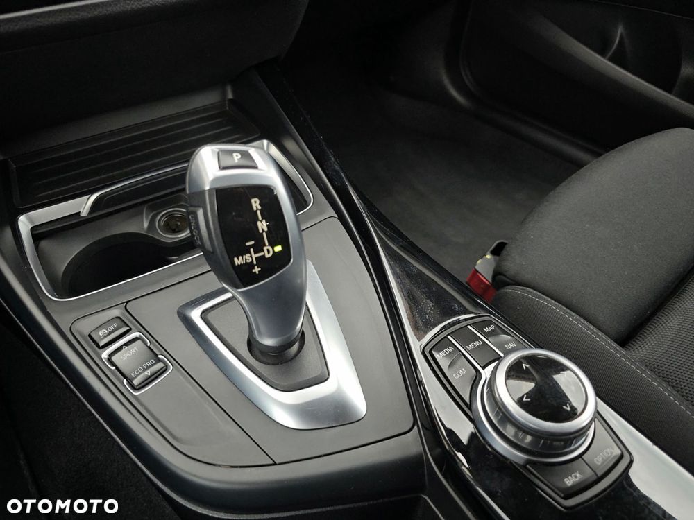 BMW Seria 1 118i Sport Line - 28