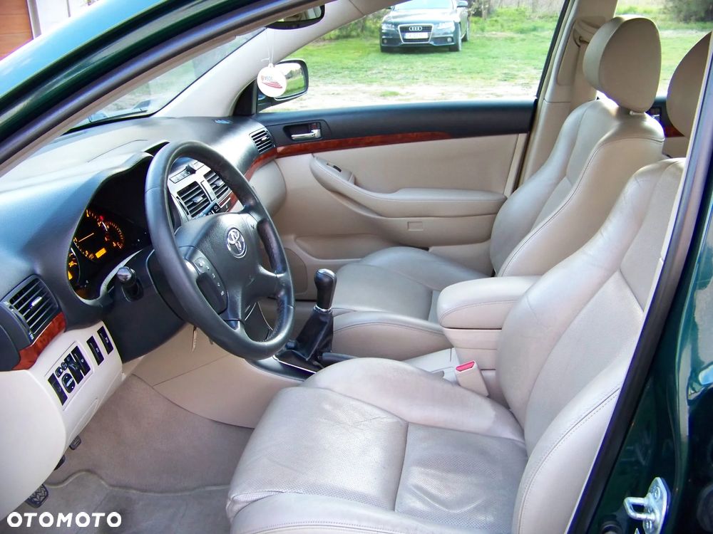Toyota Avensis 2.0 D-4D - 17