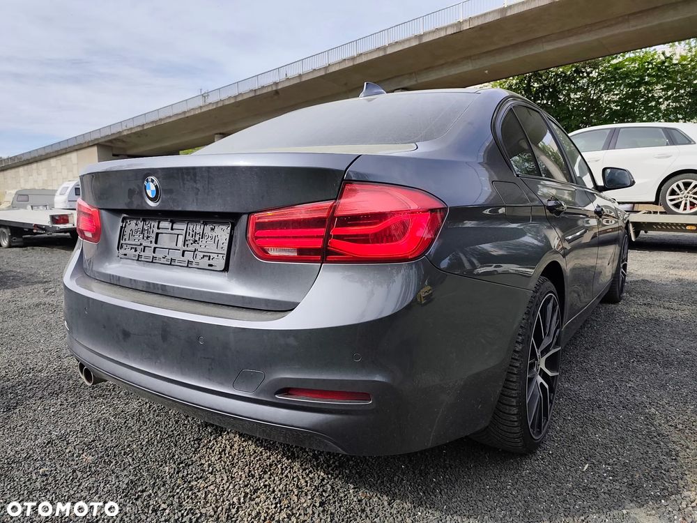 BMW Seria 3 330d xDrive Luxury Line - 23