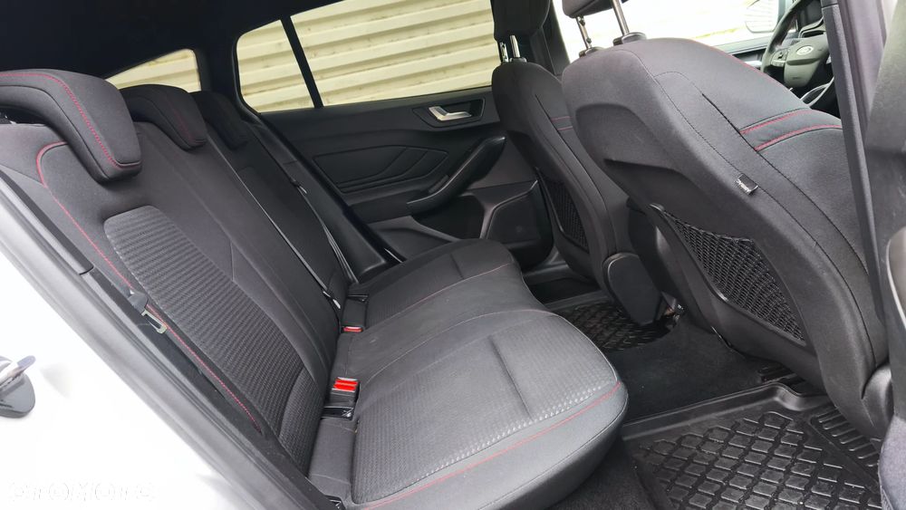 Ford Focus 1.5 EcoBlue Start-Stopp-System ST-LINE DESIGN - 31