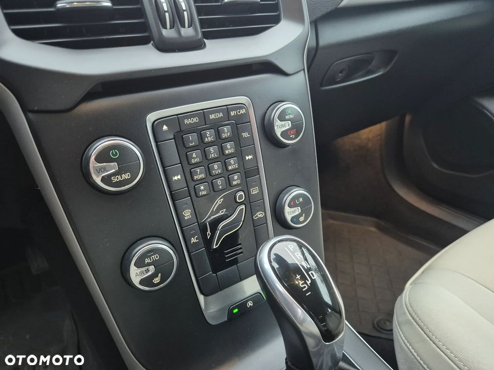 Volvo V40 D3 Momentum - 8