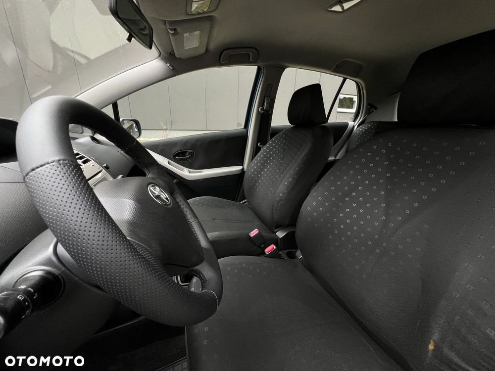 Toyota Yaris - 10
