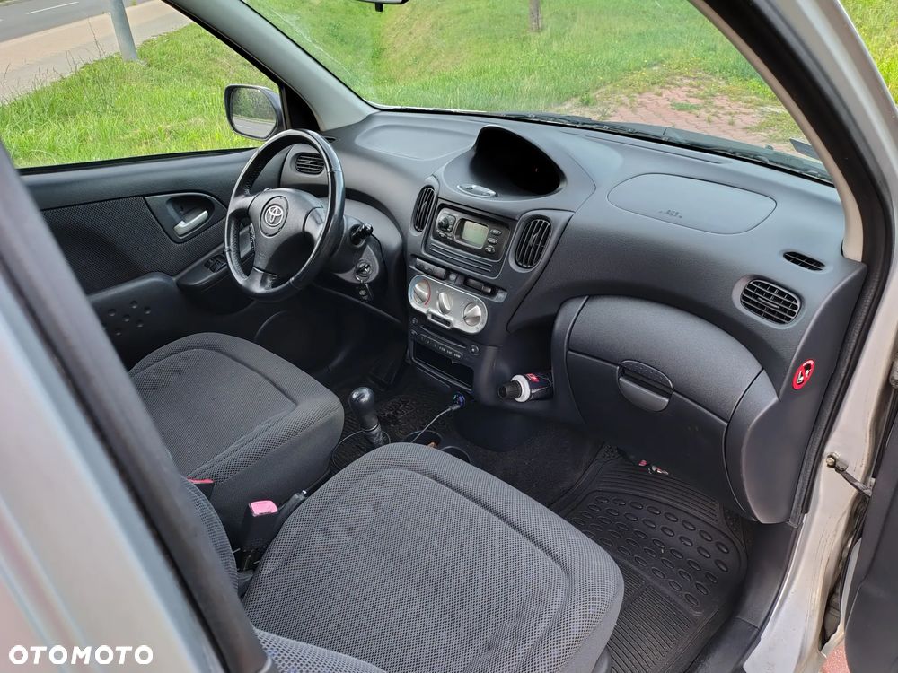 Toyota Yaris Verso 1.4 D-4D Sol - 13