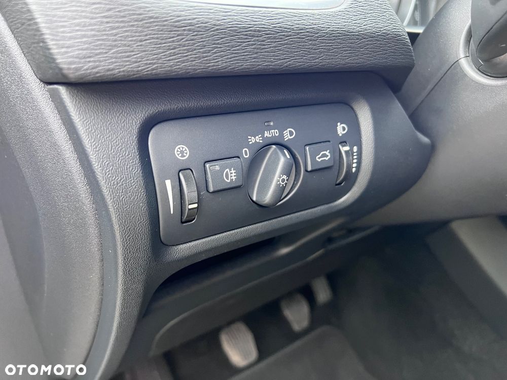 Volvo V40 D2 Kinetic - 24