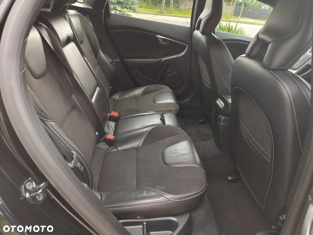 Volvo V40 D2 R Design - 23