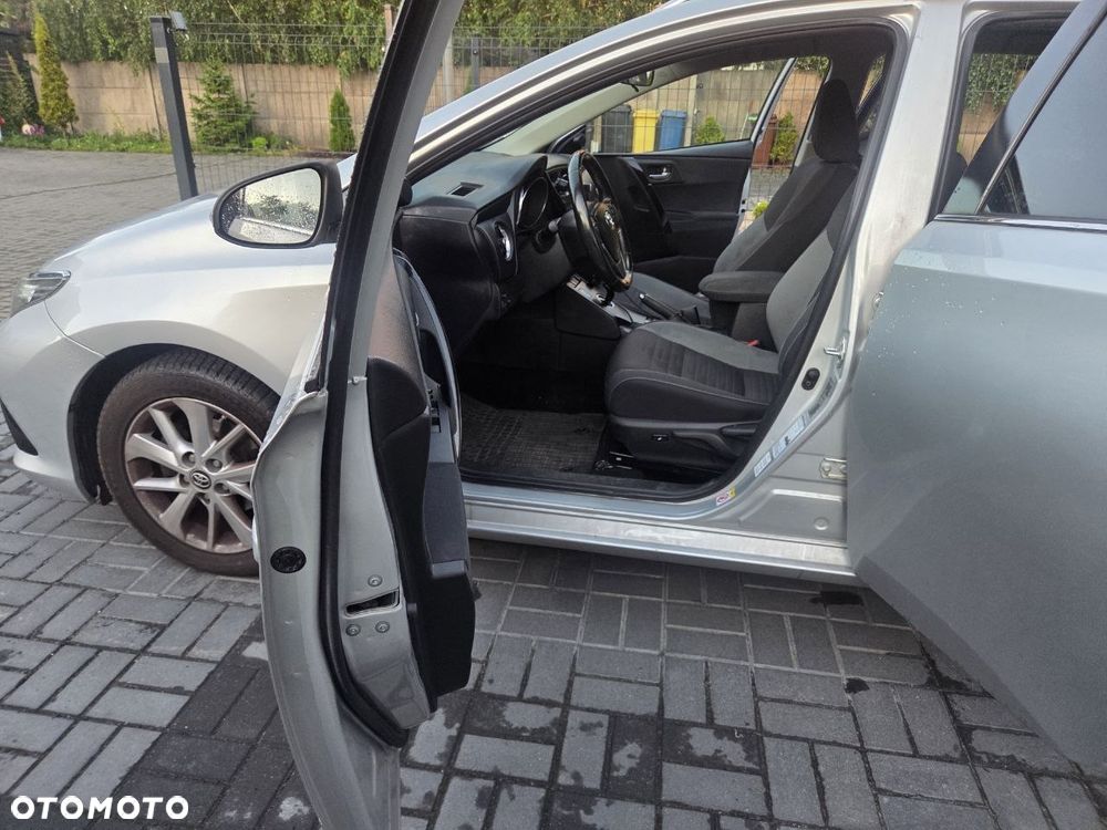 Toyota Auris - 11