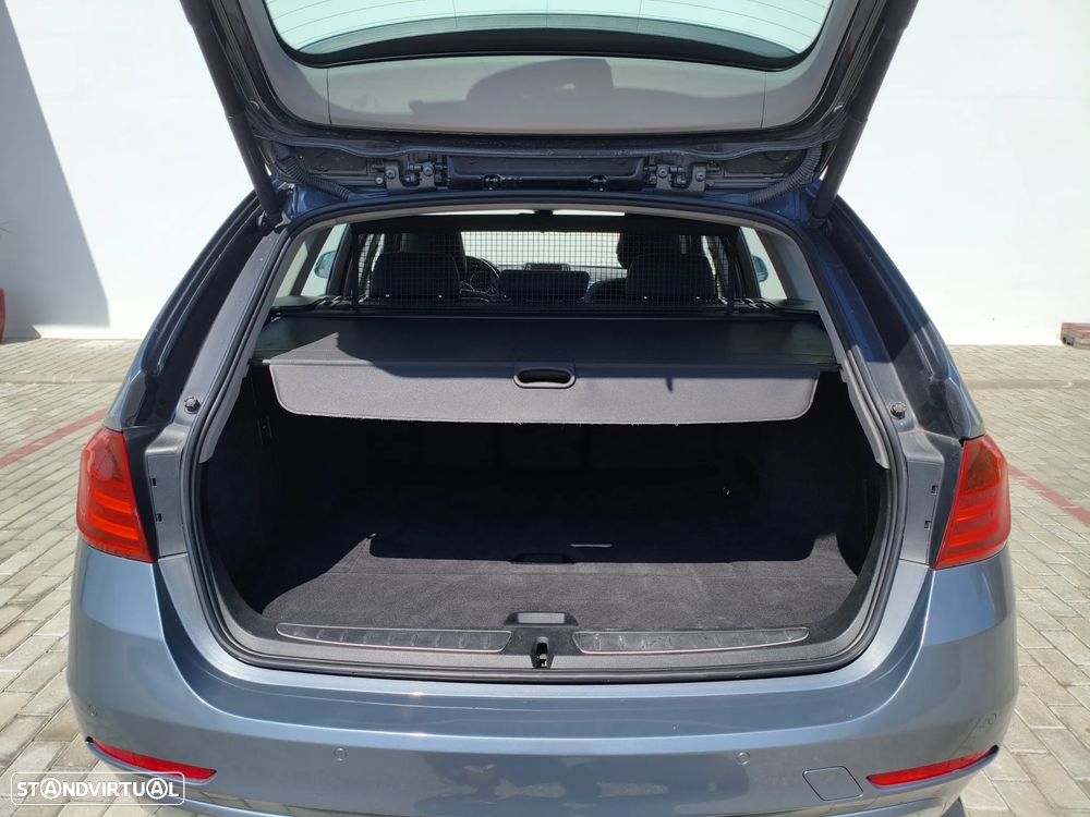 BMW 320 d Line Sport - 24