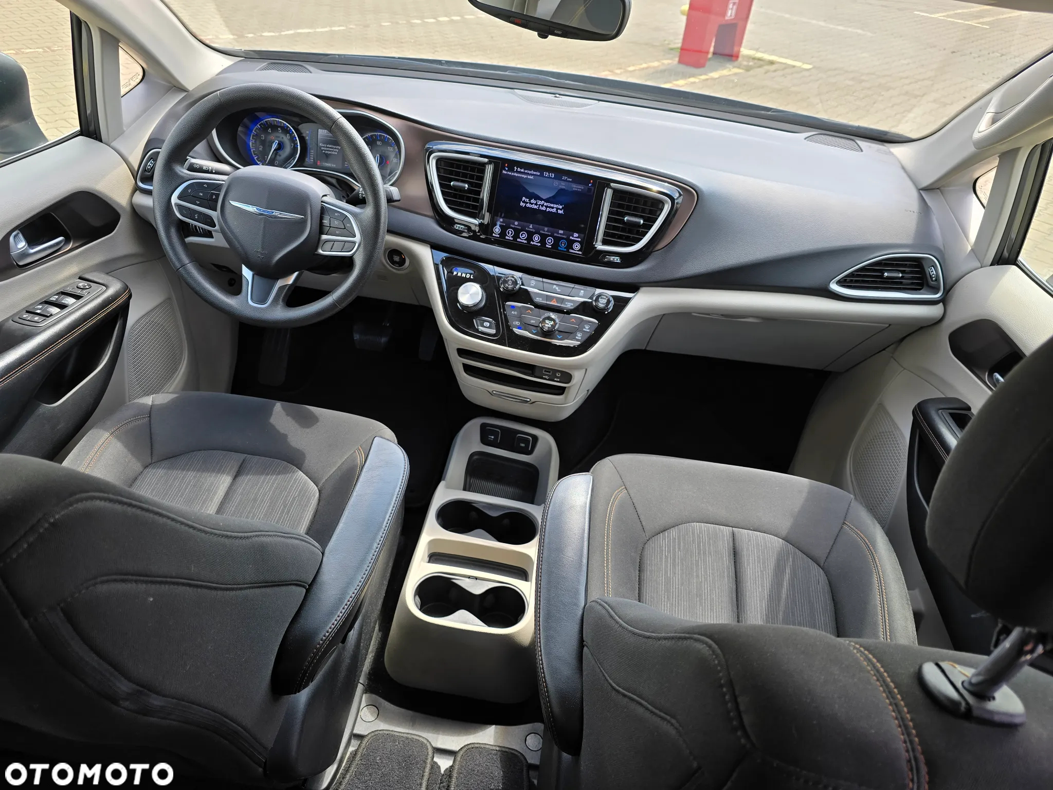 Chrysler Pacifica - 24