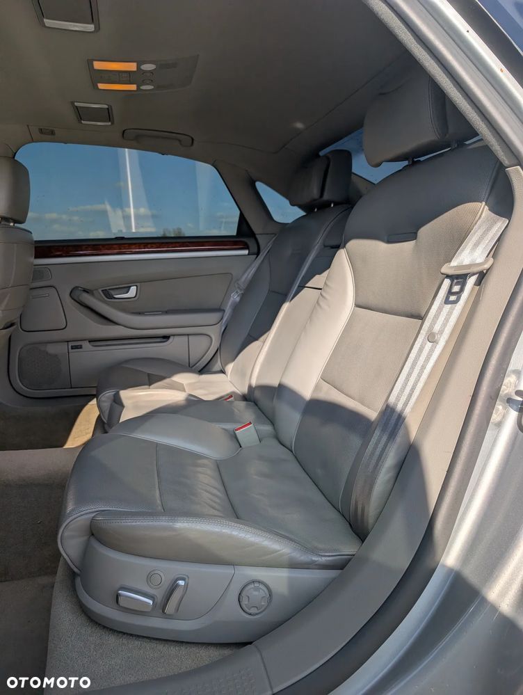 Audi A8 4.2 FSI L Quattro - 9