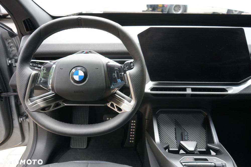 BMW iX3 - 12