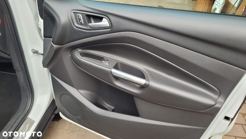 Ford Kuga 2.0 TDCi 2x4 Titanium - 18
