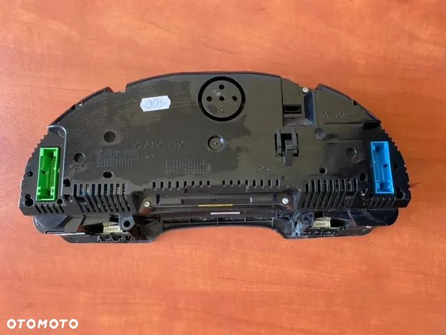 LICZNIK ZEGARY AUDI A4 B7 2.0 8E0920932 - 2