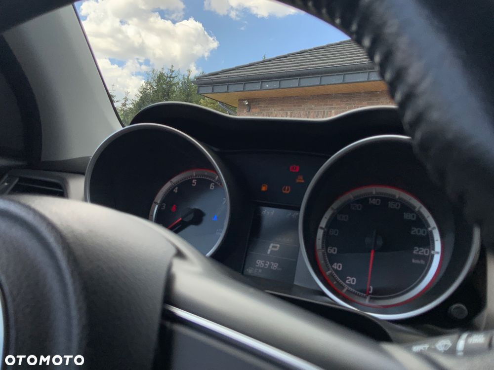 Suzuki Swift 1.2 Premium Plus CVT - 32