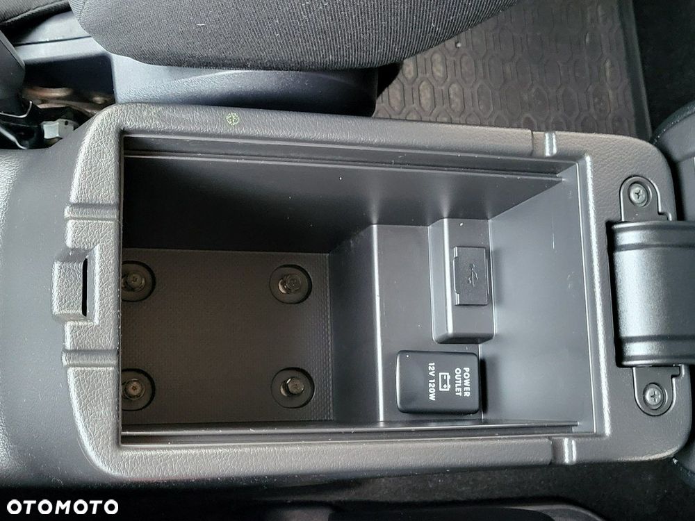 Mitsubishi Outlander - 35