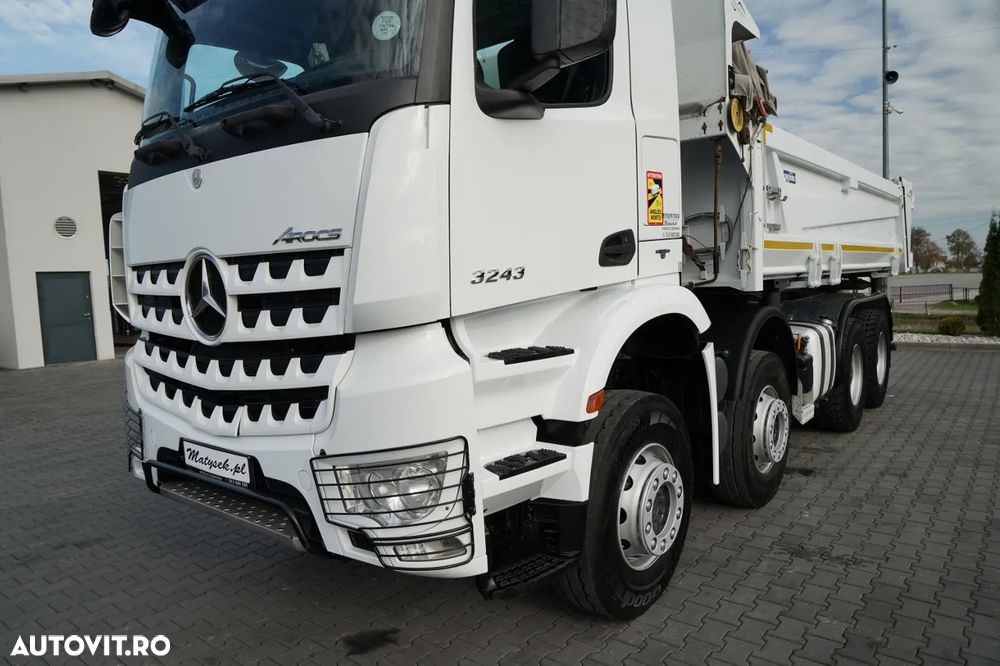 Mercedes-Benz AROCS 3243 / 8x4 / BASCUNĂ BIDIRECȚIONALĂ / BASCUNĂ HIDRODOXY / BORDMATIC / BASCUNĂ HIDRODOXY / ANVELOPE 100% / 2016 / - 16
