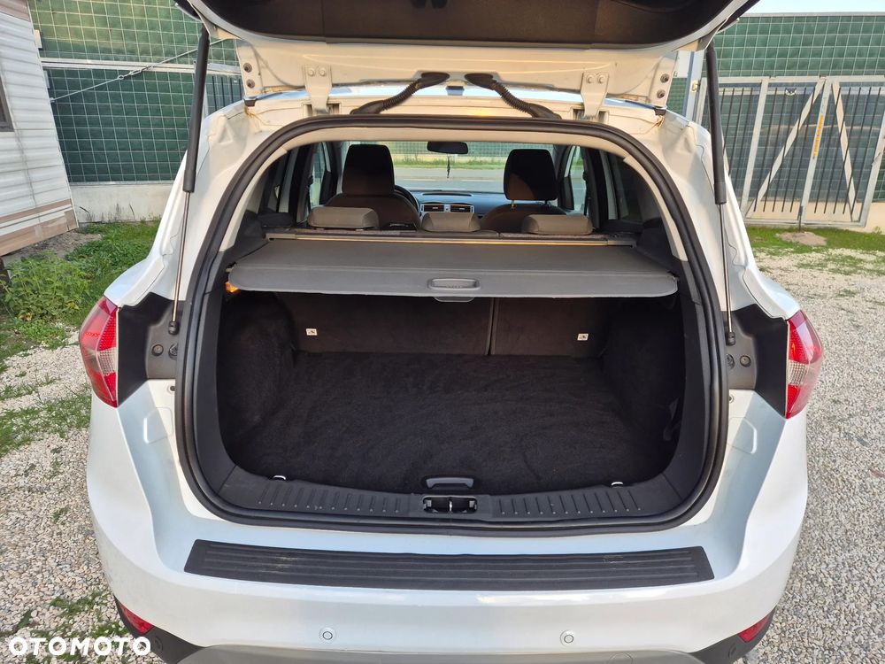 Ford Kuga 2.0 TDCi 2x4 Titanium - 16