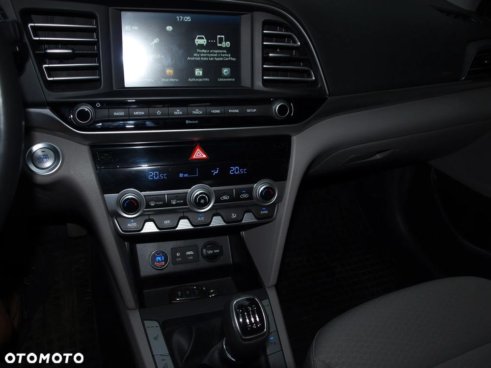 Hyundai Elantra 1.6 Style - 8