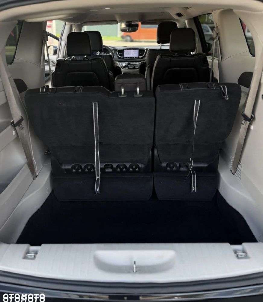 Chrysler Pacifica - 17