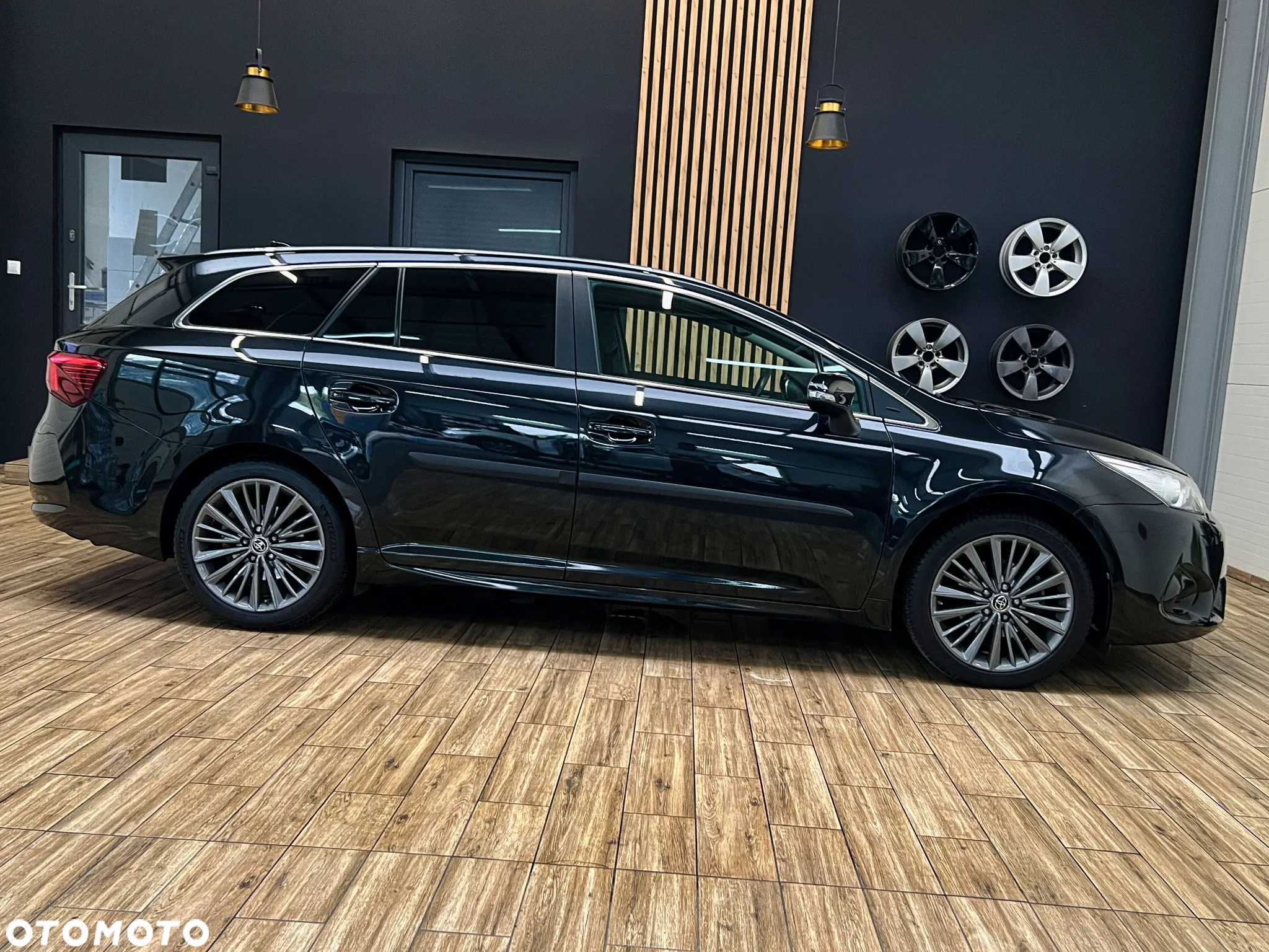 Toyota Avensis 1.8 Premium - 5