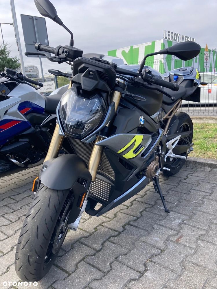 BMW S - 4