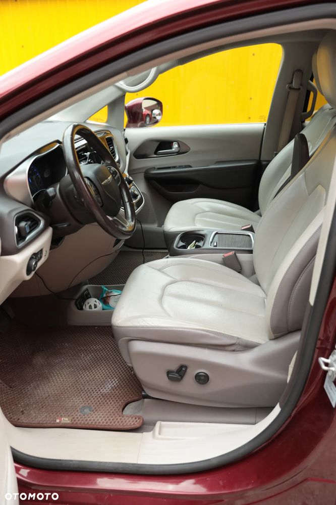 Chrysler Pacifica - 10