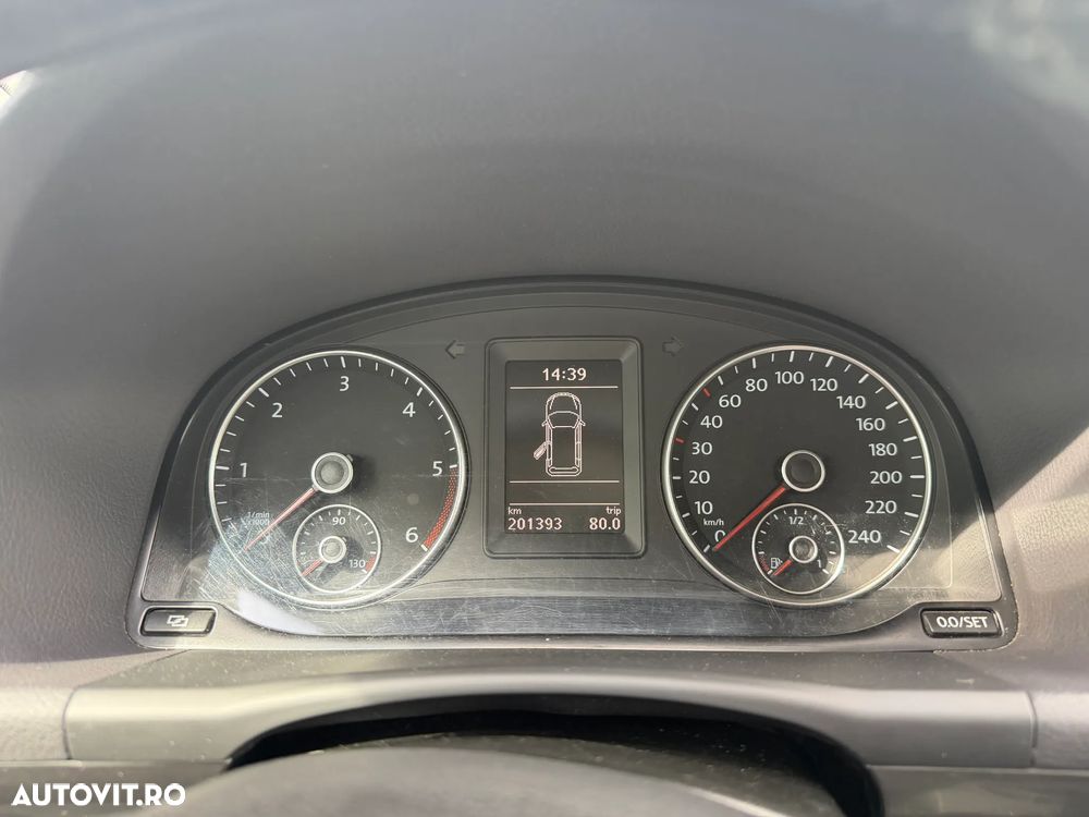 Volkswagen Touran - 12