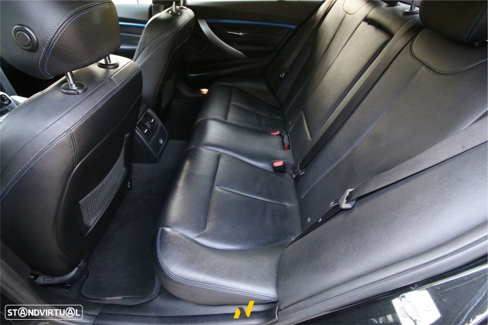 BMW 330 i Pack M - 31