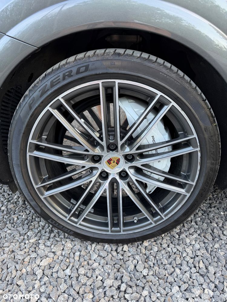 Porsche Cayenne Turbo - 18