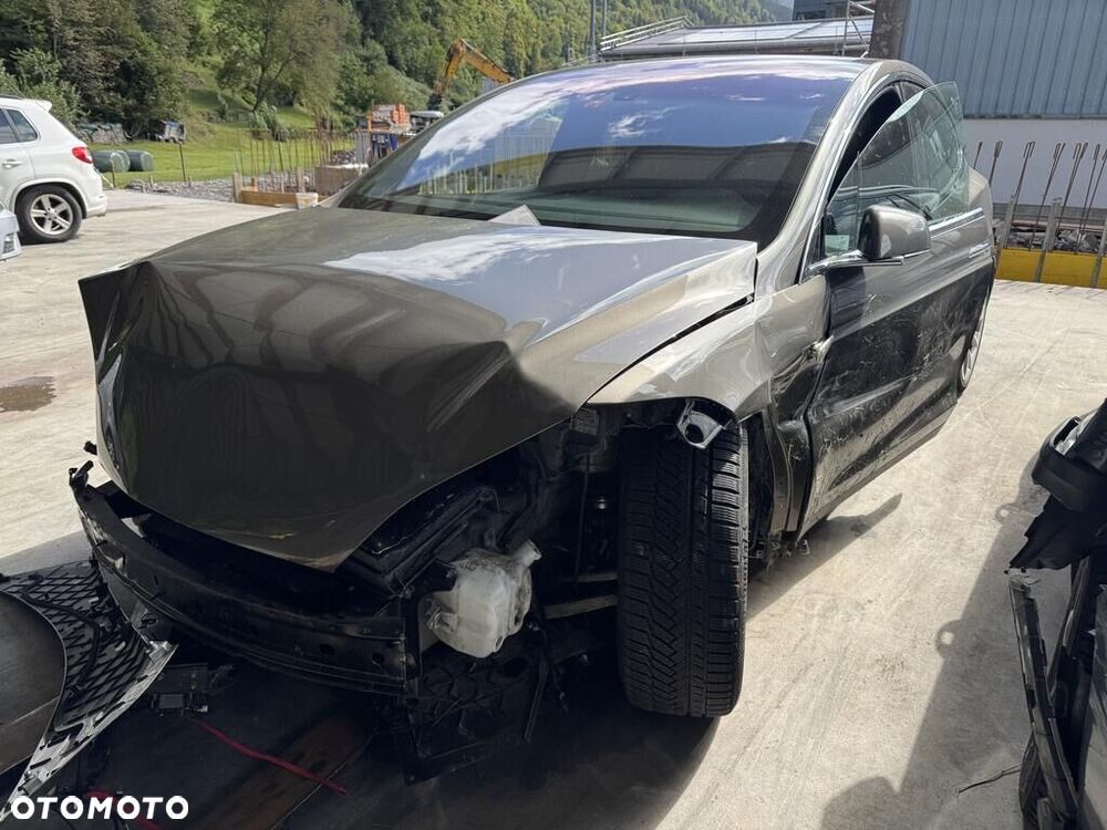 Tesla Model X Performance - 3