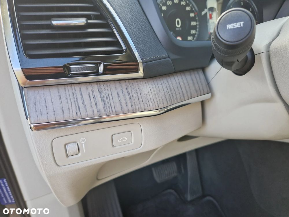 Volvo XC 90 - 32