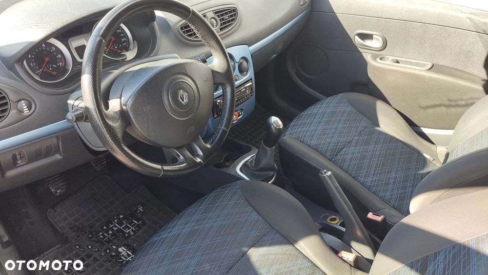Renault Clio - 9