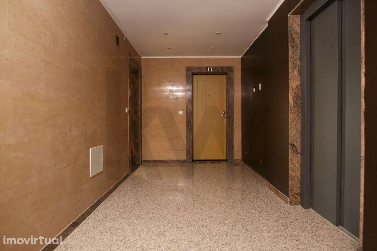 Apartamento T3 com varanda e garagem no L Towers, em Paço de Arcos - Grande imagem: 4/25