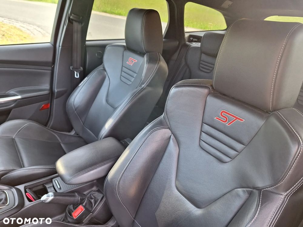 Ford Focus 2.0 EcoBoost ST mit Leder-Sport-Paket - 28