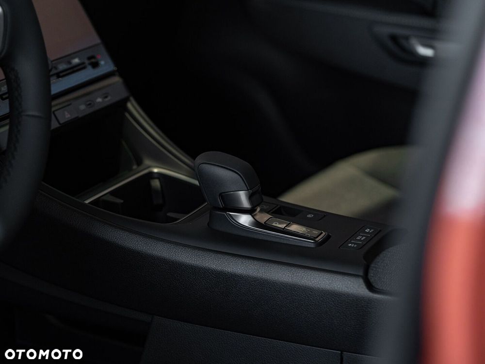 Lexus LBX 1.5 Hybrid - 11