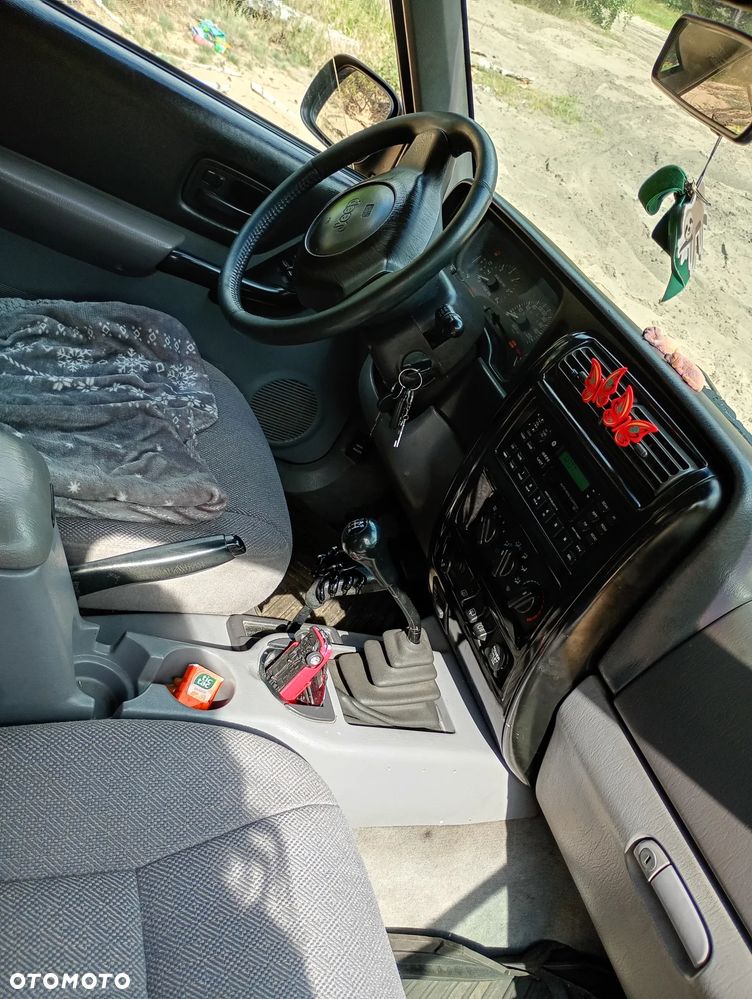 Jeep Cherokee - 13