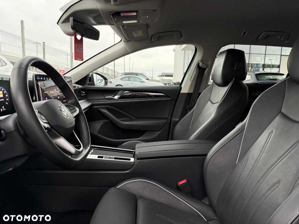 Volkswagen Passat Variant 2.0 TDI SCR DSG Elegance - 22