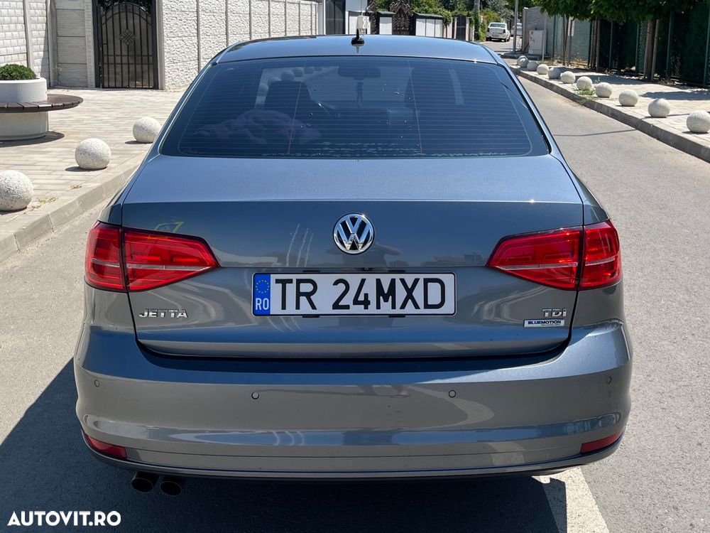 Volkswagen Jetta 2.0 TDI Highline - 6